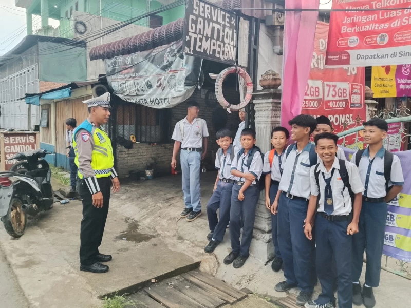 Unit Kamsel Polres Simalungun Gelar Binluh Lalu Lintas di Sekolah YMI Sinaksak - www.tajamnews.co.id