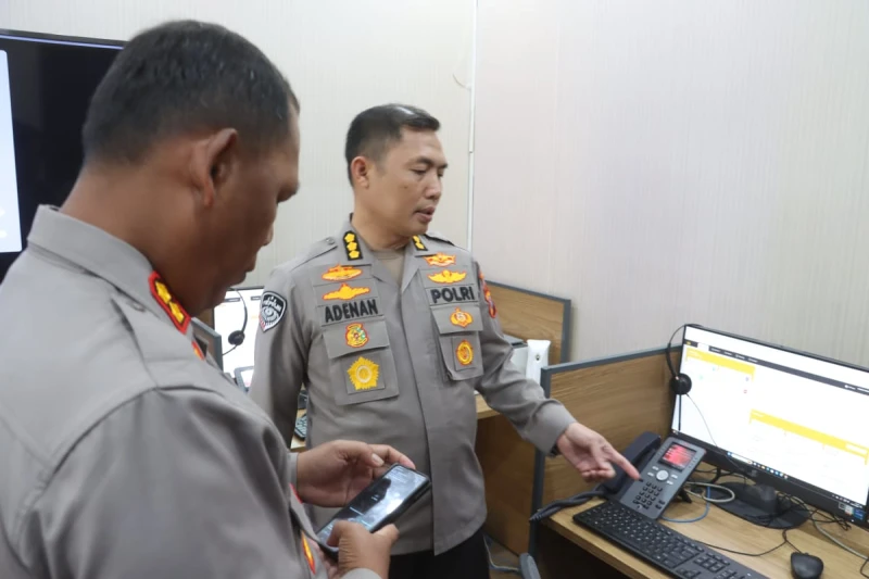 Kabid TIK Polda Sumut Supervisi Layanan Call Center 110 di Polres Simalungun, Ajak Mayarakat Manfaatkan Fasilitas - www.tajamnews.co.id