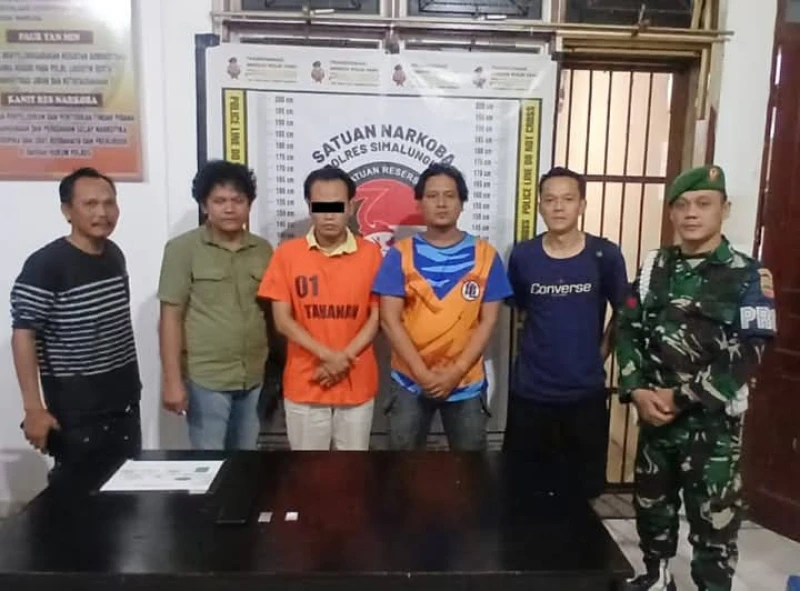 Unit Intel Kodim 0207/Simalungun Amankan Seorang Pria Diduga Terlibat Kasus Narkoba Di Perdagangan Kabupaten Simalungun. - www.tajamnews.co.id