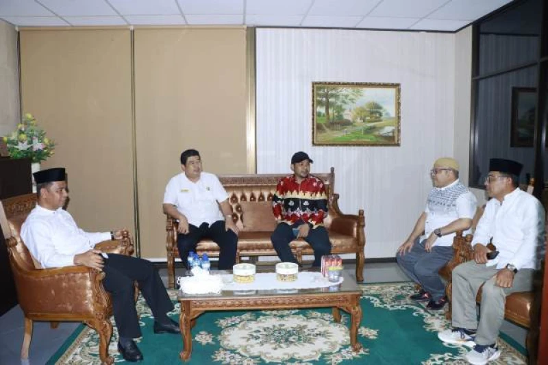 Bupati Kampar Lakukan Silaturrahmi Strategis ke Pemko Batam Guna Pererat Sinergi Daerah - www.tajamnews.co.id