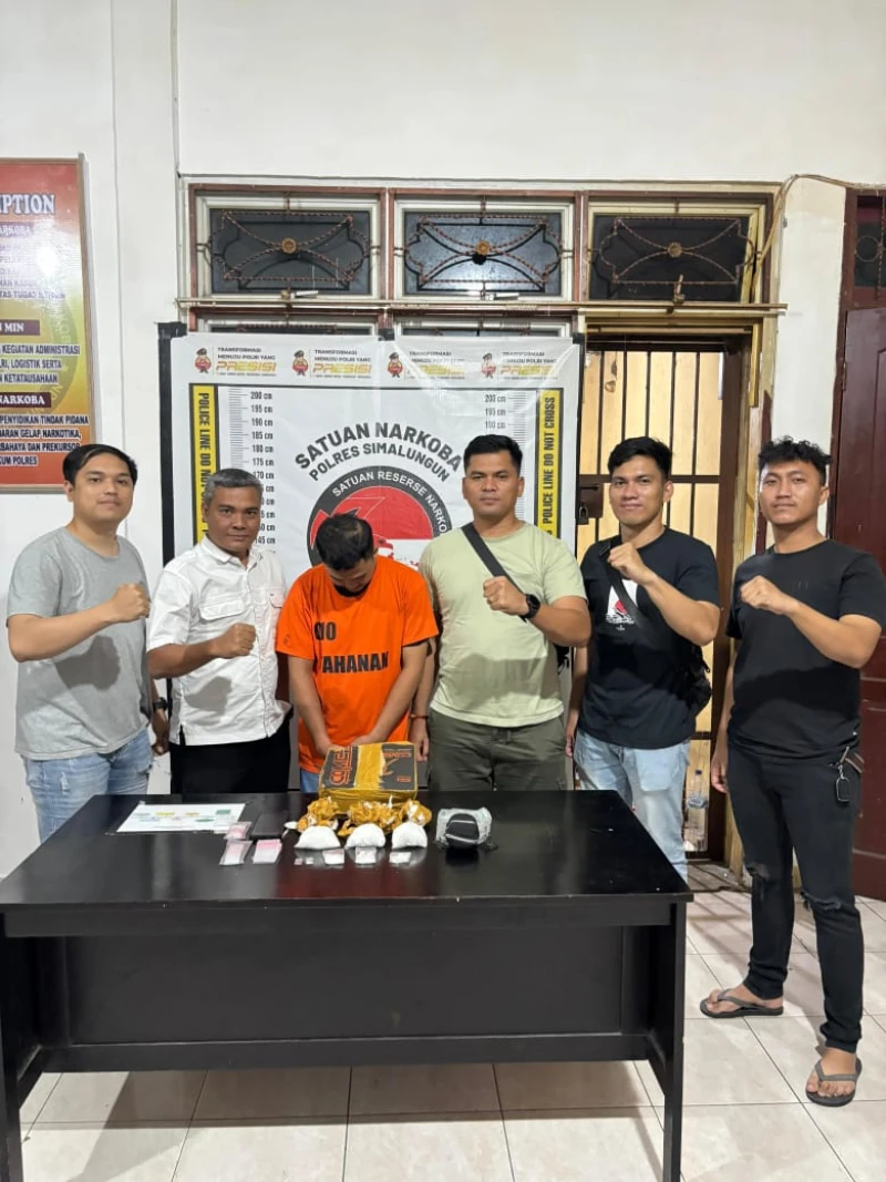 Kasat Narkoba Polres Simalungun Bekuk Bandar Sabu Dengan Barang Bukti 3,3 Ons, Jaringan Bandar Narkoba Suro Masih Diburu - TajamNews