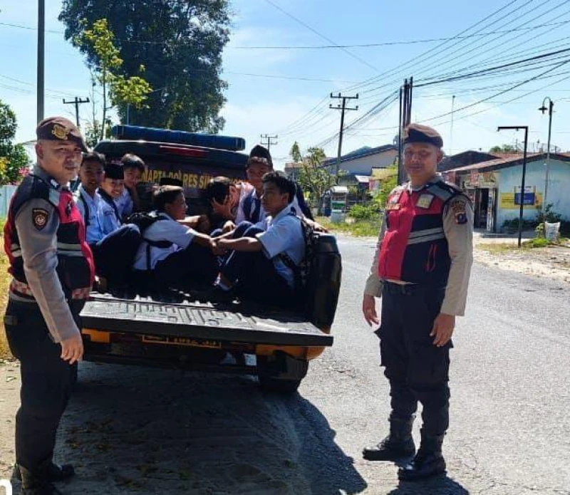 Samapta Polres Simalungun Gelar Polisi Sahabat Anak, Cegah Kenakalan Remaja Melalui Patroli Dialogis - www.tajamnews.co.id
