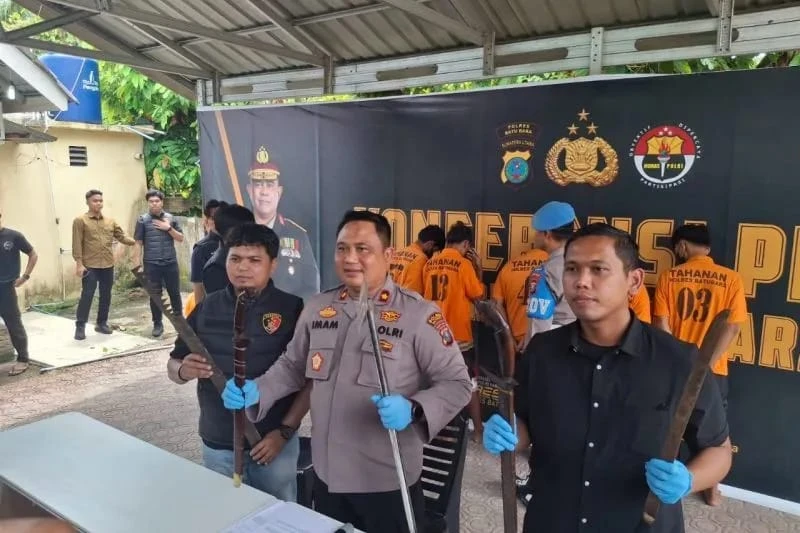 Polres Batu Bara Bergerak Cepat dan Amankan Lima Pemuda Pengancam Warga Pakai Sajam - TajamNews