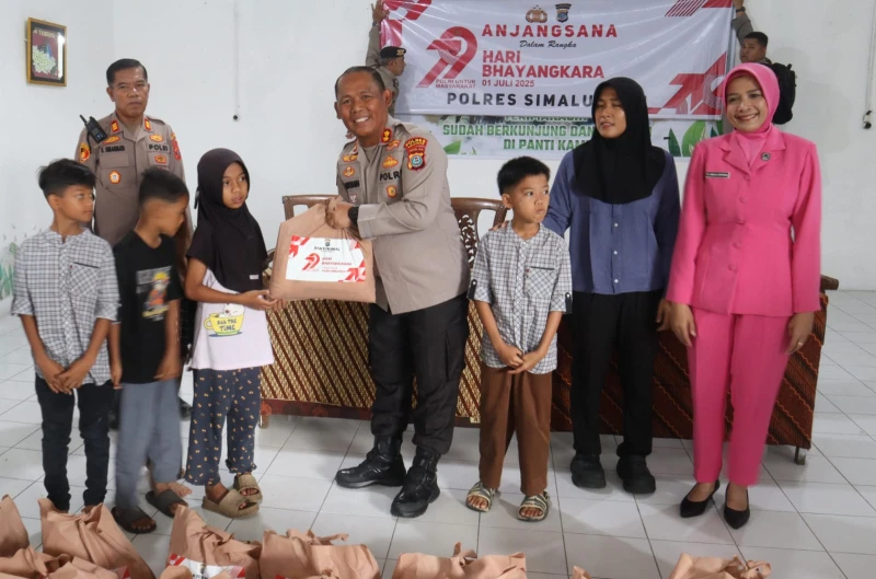 Sentuhan Hati Bhayangkara: Kapolres Simalungun Bagikan Kebaikan Jelang Hari Bhayangkara - TajamNews