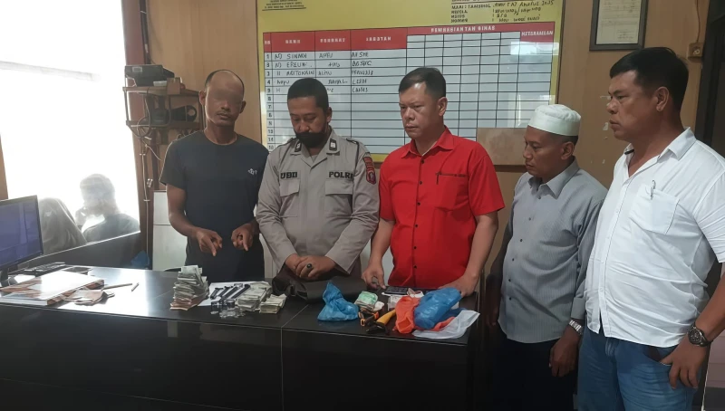 Motif Ekonomi,  Pria Ini Sikat Kotak Infaq Masjid Asy Syuhada Tanah Jawa - TajamNews