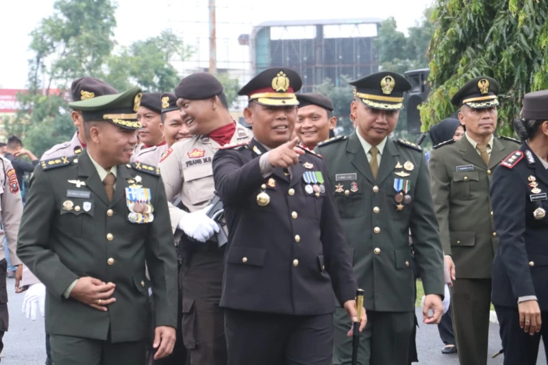 Kapolres Simalungun Ikuti Ziarah Kubur Nasional dan Tabur Bunga Peringatan HUT TNI ke-80 - TajamNews