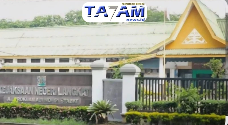 Aroma Tekanan Kekuasaan di Balik Proyek Smart Board Rp100 Miliar: Kejari Langkat Belum Sentuh Nama Faisal Hasrimy - TajamNews