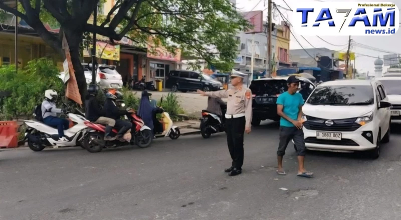 Lalu Lintas di Serua Sempat Lumpuh Akibat Penutupan Jalan Merpati - TajamNews