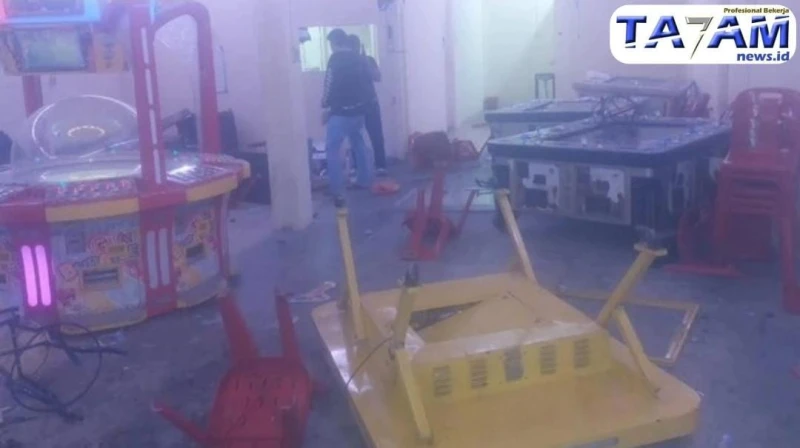 Ibu-ibu Pengajian Sigap Lumpuhkan 2 Lokasi Judi di Asahan - www.tajamnews.co.id