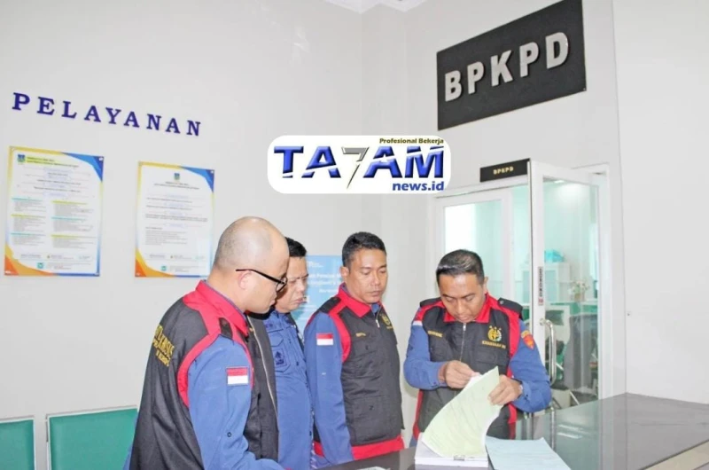 Kejati Sumut Lakukan Penggeledahan Di Dua Kantor Pemko Tebing Tinggi Guna Selidiki Dugaan Korupsi Proyek Smart Board - TajamNews