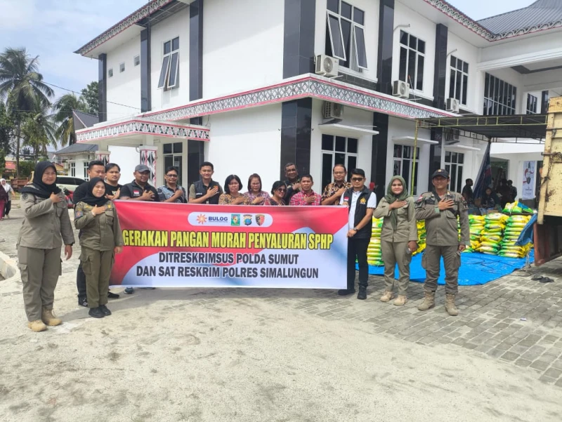 Kanit Ekonomi Sat Reskrim Polres Simalungun Pimpin Satgas Gerakan Pangan Murah, Pastikan 2.000 Karung Beras SPHP Tersalur dan Harga Sesuai HET - TajamNews
