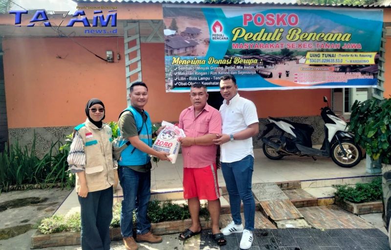 Diterima Pangulu, Disaksikan DPRD Simalungun : PLN Rayon Tanah Jawa Donasikan Sembako Bagi Korban Bencana Sumatera. - www.tajamnews.co.id