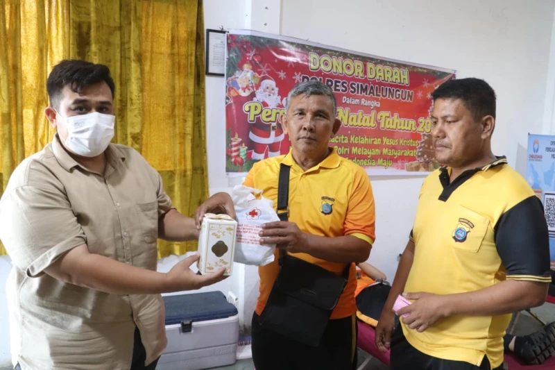 Berbagi Kehidupan! 50 Personel dan Bhayangkari Polres Simalungun Donor Darah Jelang Natal, Wujud Nyata Polri Melayani untuk Indonesia Maju - www.tajamnews.co.id