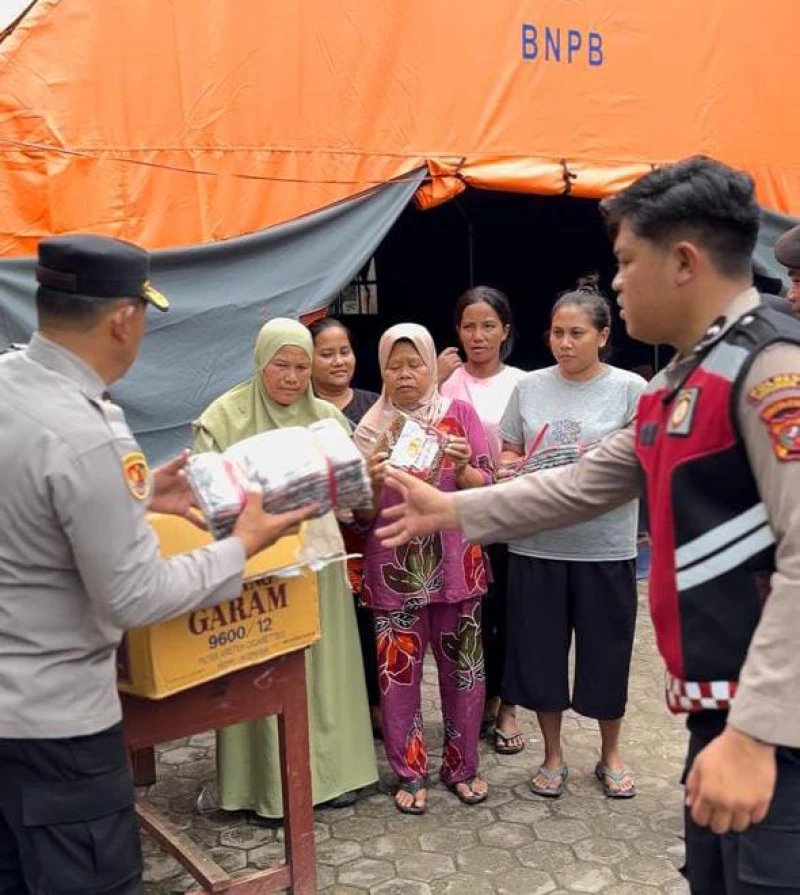 Bantuan Polres Simalungun Tiba di Posko Tapteng dan Sibolga, 1.740 Paket Makanan Berhasil Disalurkan ke Korban Bencana - www.tajamnews.co.id