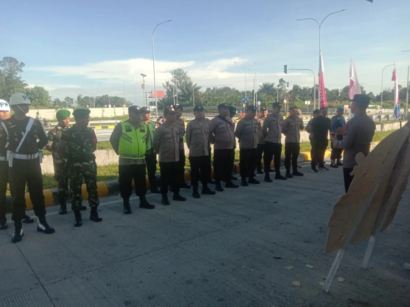 KA.POS AKP.DANIEL JANI DAMANIK.SH.PIMPIN APEL PERDANA DI POS PELAYANAN GERBANG TOL SIMPANG PANEI. - TajamNews
