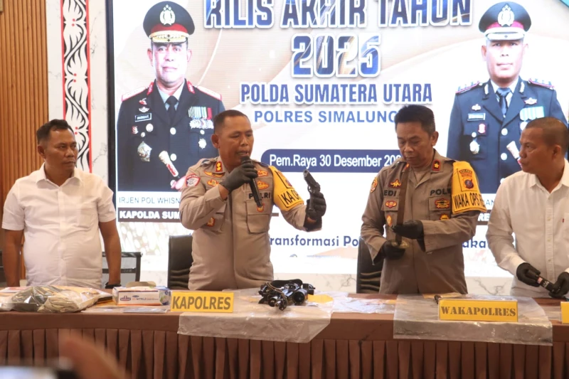 "Aktualisasi Transformasi Polri Untuk Masyarakat!" Kapolres Simalungun Gelar Rilis Akhir Tahun 2025, Buktikan Polri Kini Lebih Dekat dengan Rakyat - TajamNews