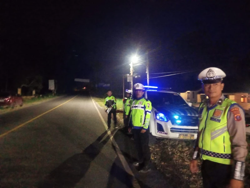 Polres Simalungun Gelar Blue Light Patrol, 24 Personel Standby Antisipasi Balap Liar dan Geng Motor di Minggu Malam - TajamNews