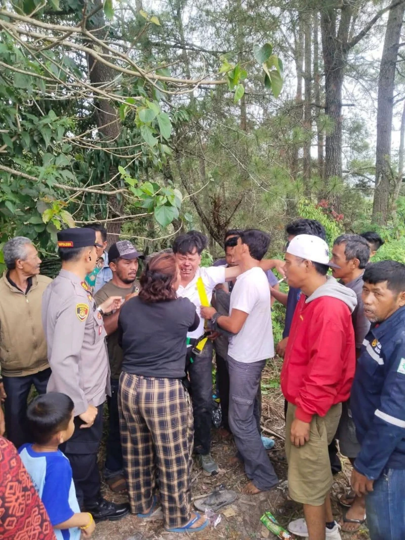 Kijang Innova Terjun Bebas ke Jurang Sedalam 50 Meter - TajamNews