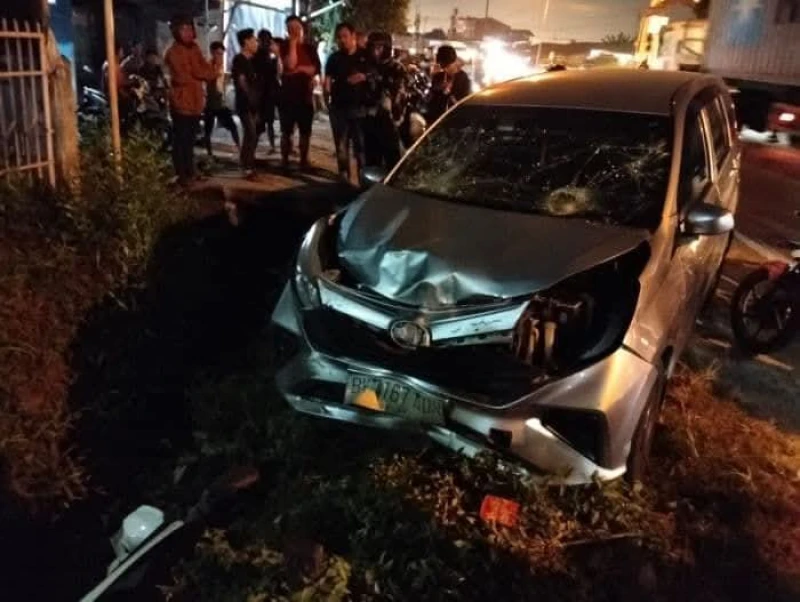 Diduga Tabrak Lari, Pengendara Mobil Dihajarr Massa di Tanjung Morawa - www.tajamnews.co.id