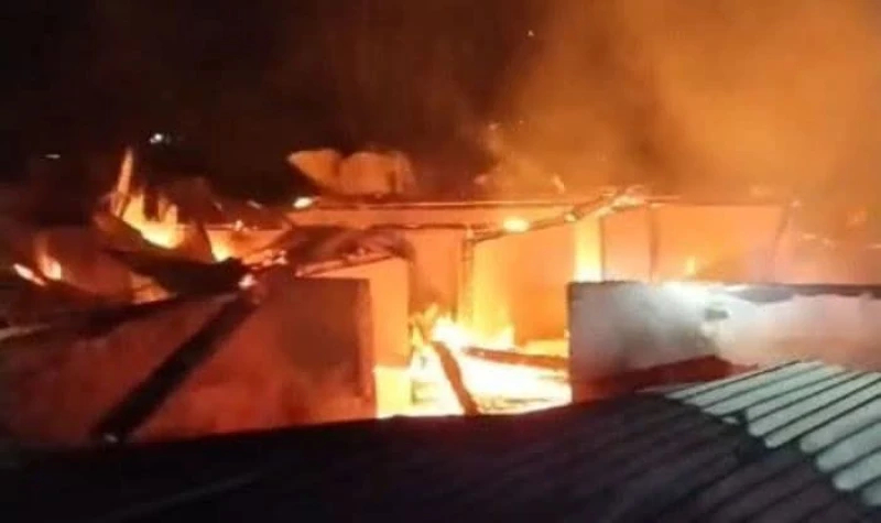 Ditinggal Berobat ke RS, Rumah Warga di Sergai Terbakar Jelang Sahur - www.tajamnews.co.id