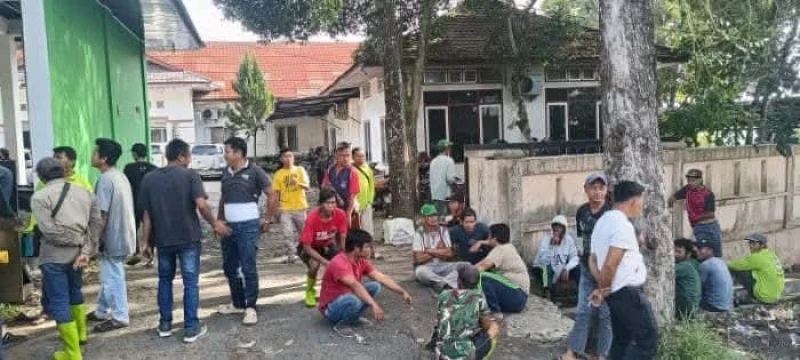 Ratusan Pegawai DLH Pematangsiantar Mogok Kerja, 60 Mobil Pengangkut Sampah Berhenti Beroperasi - TajamNews
