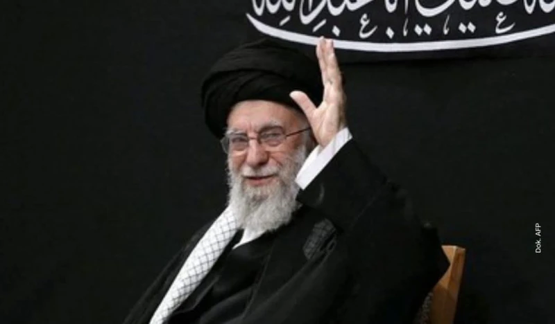 Media Iran Bantah Isu Ali Khamenei Tewas, Media Tegaskan Masih Pimpin Perang - TajamNews