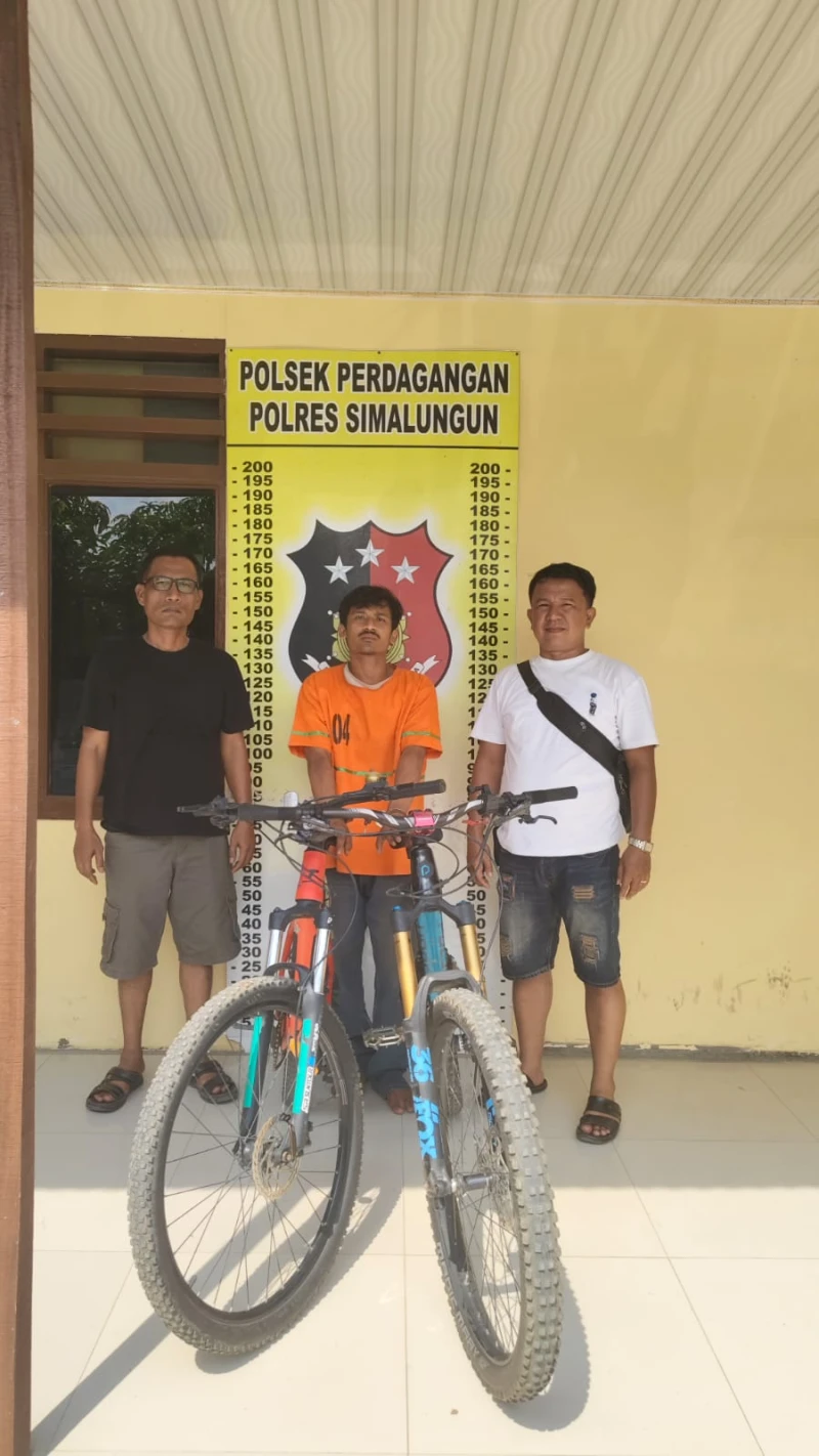 Polsek Perdagangan Ringkus Pencuri Dua Sepeda Gunung Senilai Rp 44 Juta, Aksi Memanjat Tembok Terbongkar - TajamNews