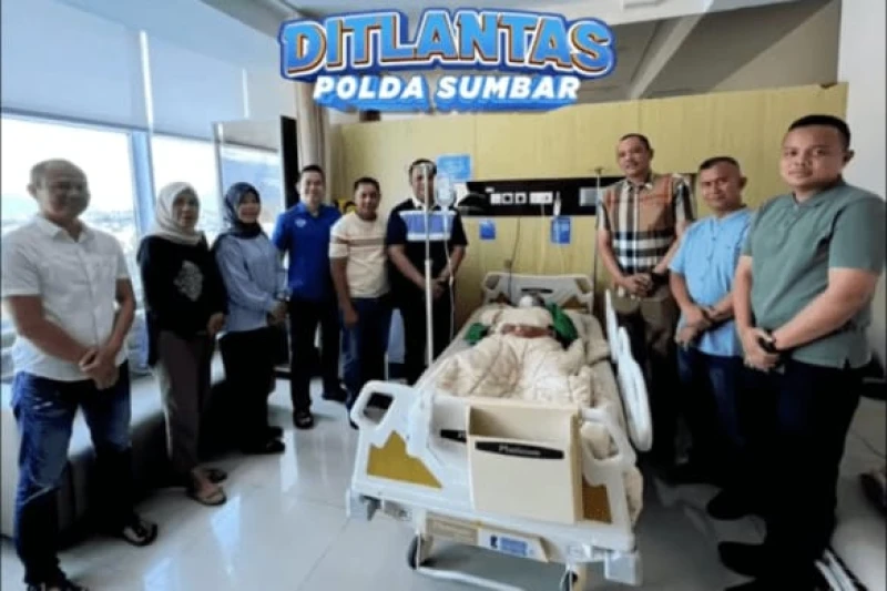 Dirlantas Polda Sumbar Hadirkan Kepedulian Nyata Lewat Kunjungan ke Rumah Sakit - TajamNews