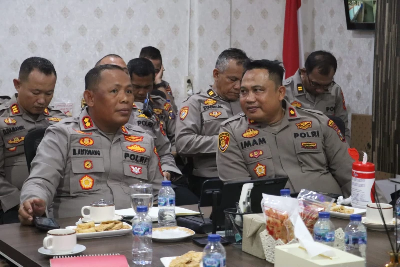 Solid dan Sinergis! Kapolres Simalungun Ikuti Rakor Lintas Sektoral dan Arahan Langsung Kapolri Via Zoom Meeting, Perkuat Stabilitas Kamtibmas Hadapi Dinamika Global - www.tajamnews.co.id