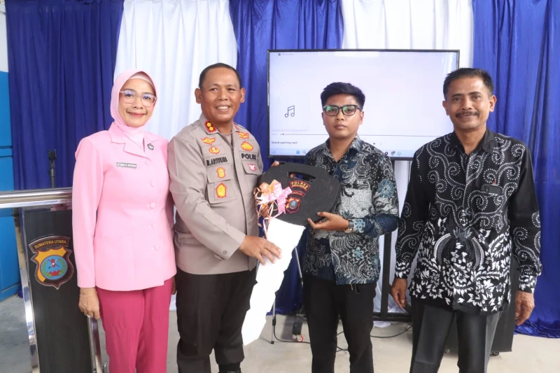 Kapolres Simalungun Resmikan SPPG Kemala Bhayangkari 3 Dame Raya, 1.534 Siswa Segera Nikmati Makan Bergizi Gratis — Presiden Prabowo Pimpin Launching Virtual 166 SPPG Polri - TajamNews