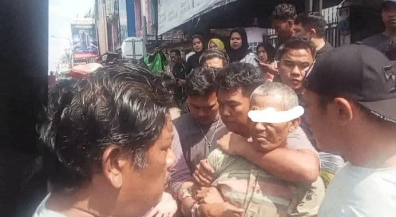 Lansia Diduga Kurir Sabu Jaringan Medan-Siantar Ditangkap di Halte Bus - TajamNews