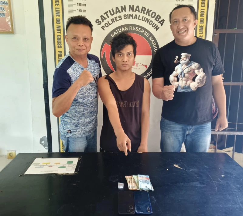 Polsek Gunung Malela Bekuk Pengedar Sabu di Lokalisasi Bukit Maraja, Selamatkan Anak Bangsa dari Bahaya Narkoba - TajamNews