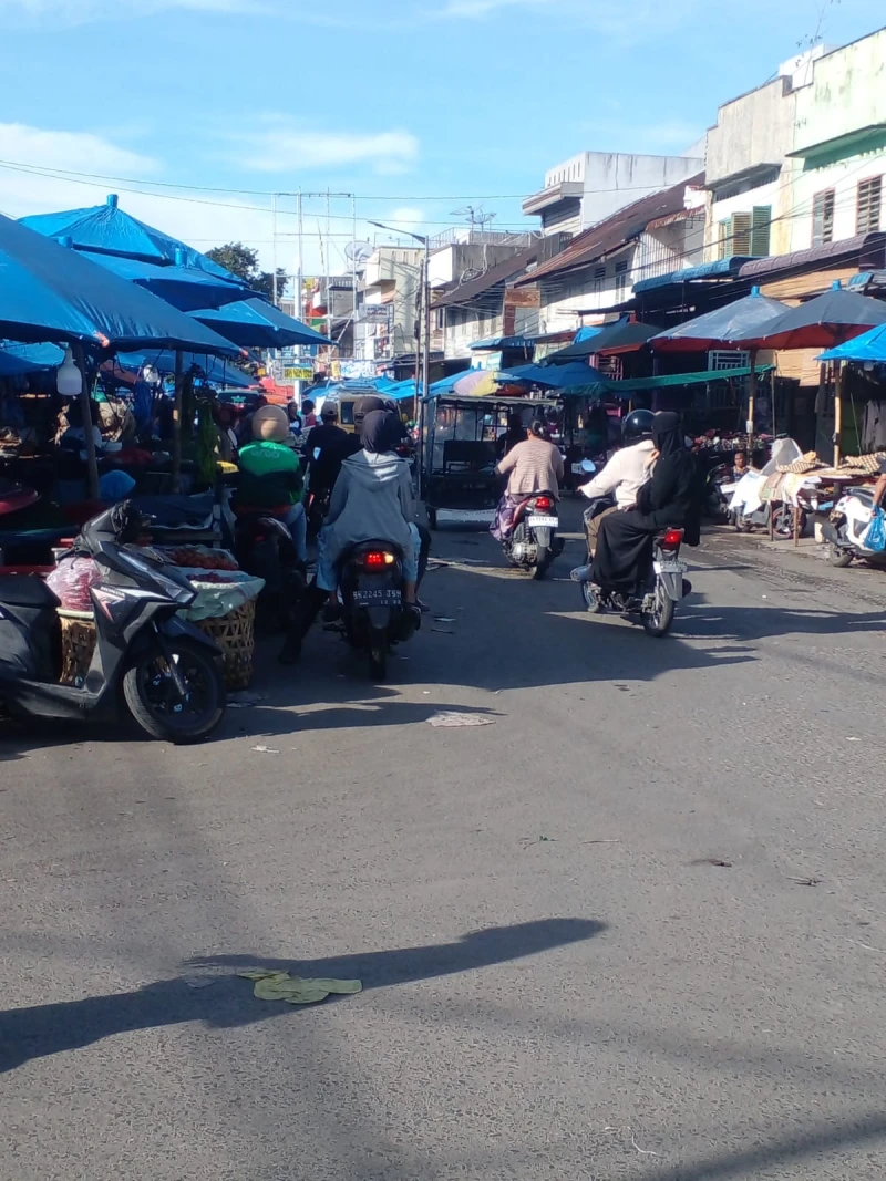 Pemko Pematangsiantar Diminta Buru Pelaku Jual Beli Badan Jalan Pada PKL - TajamNews