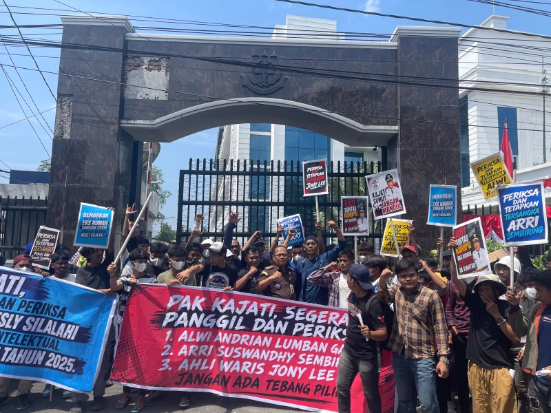 Ratusan Massa CS KERAS Geruduk Kejati Sumut, Rizaldi Kasipenkum: Sudah Belasan Orang Kami Periksa Nanti Akan Mengarah Pada Wesly Silalahi - www.tajamnews.co.id