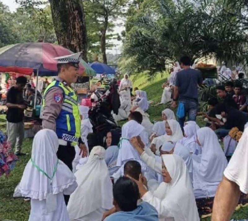 Polisi Bersama Masyarakat, Satlantas Polres Simalungun Edukasi Warga di Nagori Senio, Galakkan Gerakan SAHATA LANTAS - TajamNews