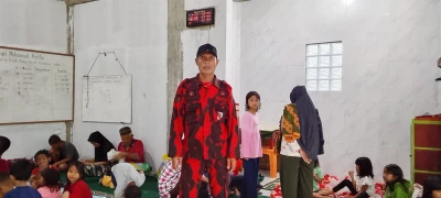 KADER PEMUDA PANCASILA SIGAP EVAKUASI, PEMERINTAHAN TARIK SELIMUT SAAT BANJIR MENERJANG DESA LAMA - www.tajamnews.co.id