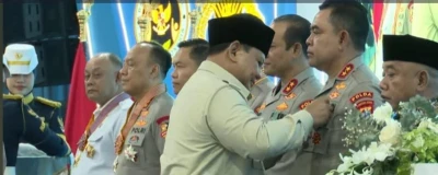Presiden Prabowo Anugerahkan Satyalancana Wira Karya kepada Kapolda Sumut - www.tajamnews.co.id