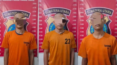 Viral Komplotan Pencvri di Sergai Angkut Motor di Masjid Pakai Mobil Avanza, Tiga Pelaku Ditangkap - www.tajamnews.co.id