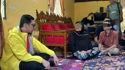 Ahmad Doli Kurnia Temui Ibu Ardiansyah WNI Asal Binjai yang Dit4han di Kamboja - www.tajamnews.co.id