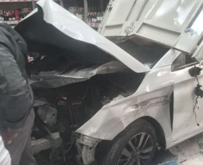 Mobil Tabrak Motor, Pejalan Kaki dan Toko di Medan Petisah - www.tajamnews.co.id