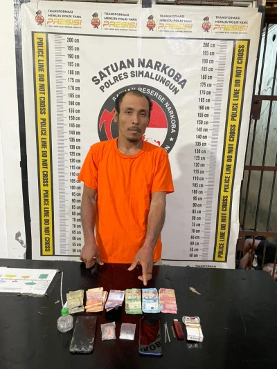 Tidak Berkutik! Bandar Sabu Dilipat Tim Polsek Raya Kahean Di Kebun Sawit, Sempat Melawan Dengan Gunting - www.tajamnews.co.id