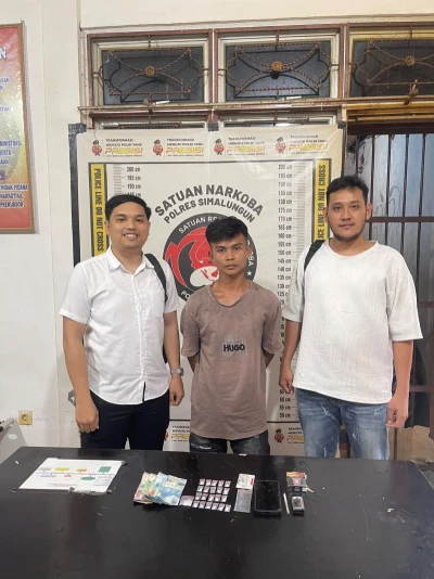 Polsek Gunung Malela Gerebek Rumah, Amankan Pengedar Narkoba dengan Barang Bukti 5,46 Gram Sabu - www.tajamnews.co.id